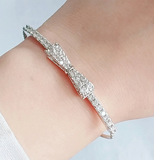 jewelvyn Silver Plated Studded With Zirconia Diamond With Bracelet