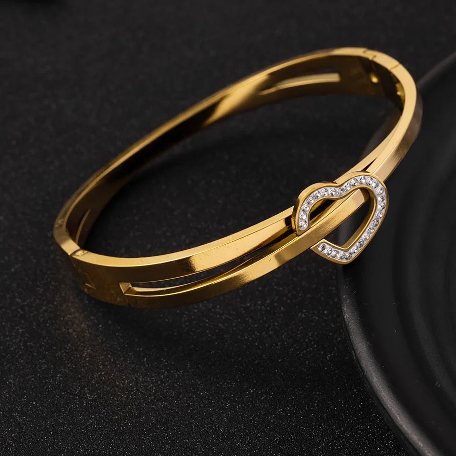 jewelvyn Gold Plated Studded With Zircoina Diamond With Gold Bracelate