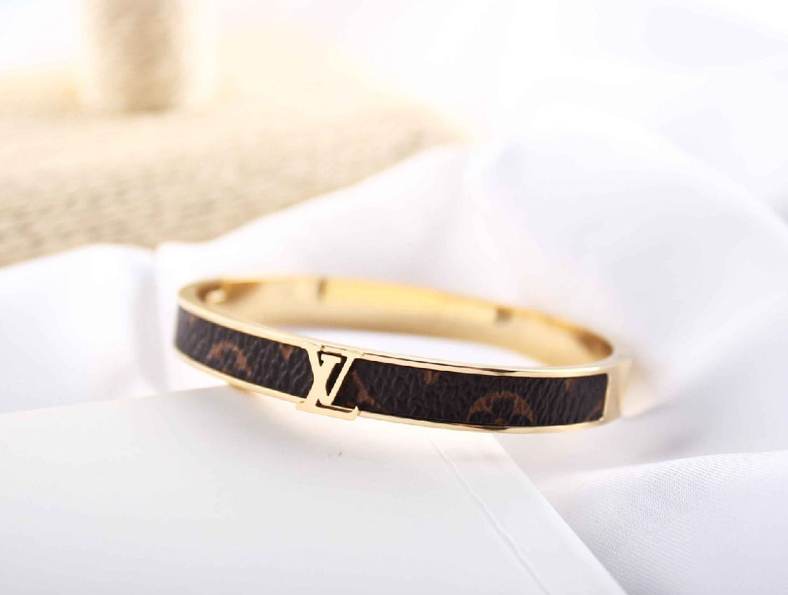 jewelvyn Gold Plated Studded With Zircoina Diamond With Gold Bracelate