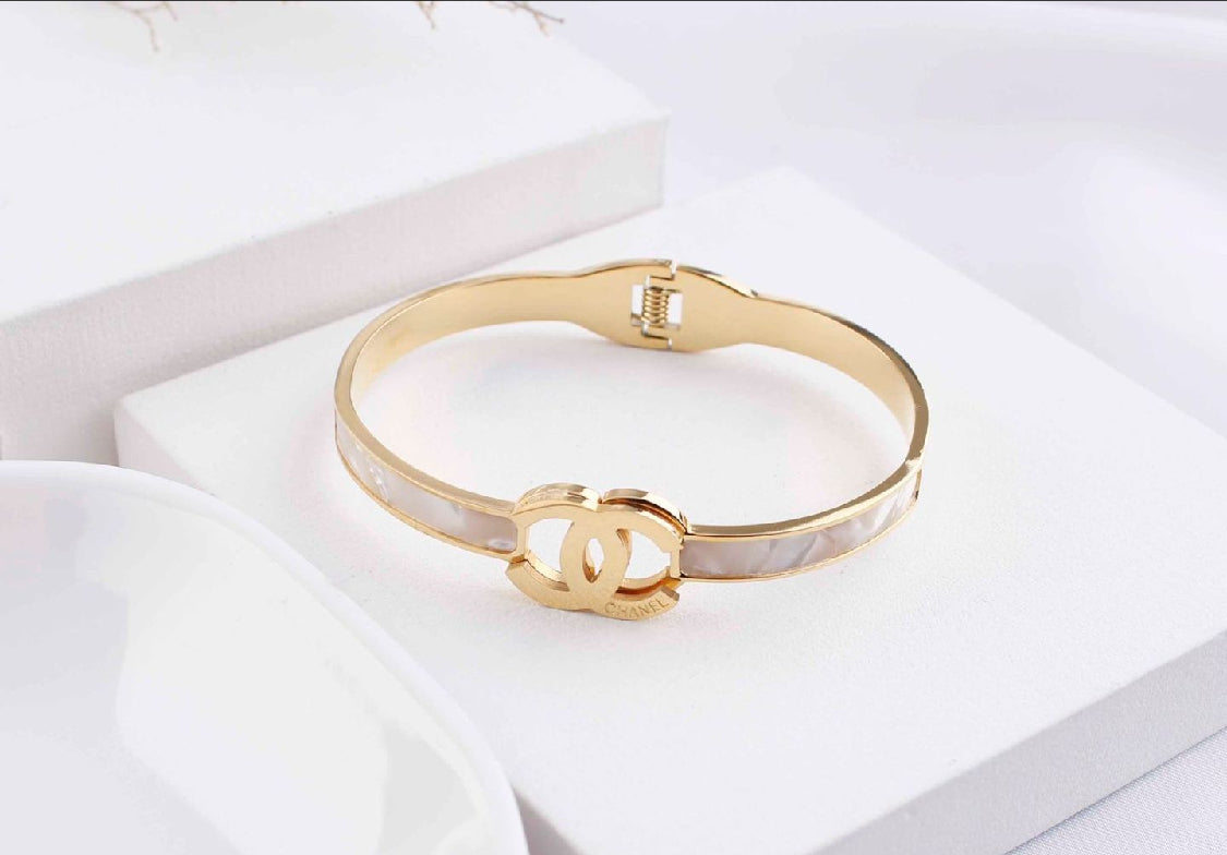 jewelvyn Gold Plated Studded With Zircoina Diamond With Gold Bracelate