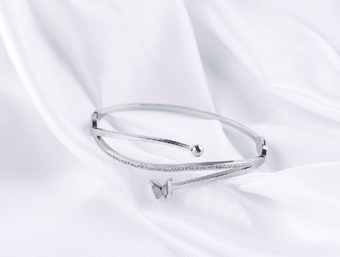 jewelvyn Silver Plated Studded With Zircoina Diamond With Silver Bracelate