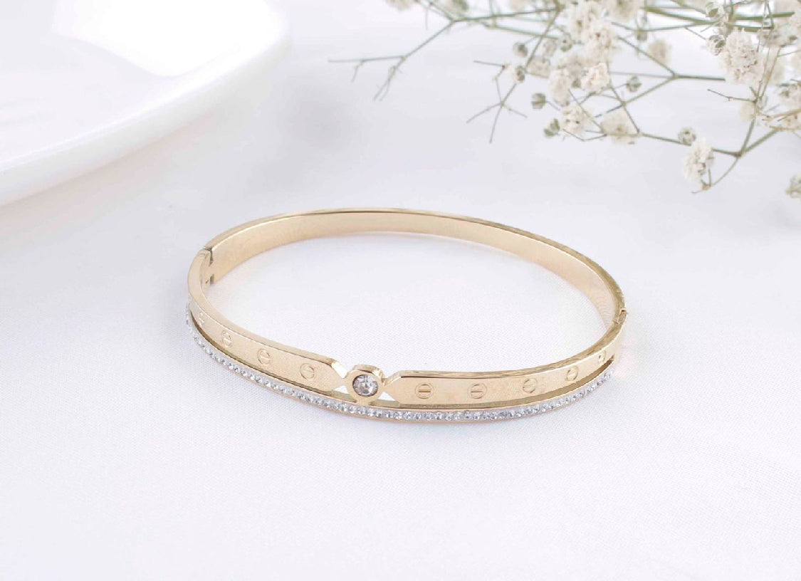 jewelvyn Gold Plated Studded With Zircoina Diamond With Gold Bracelate