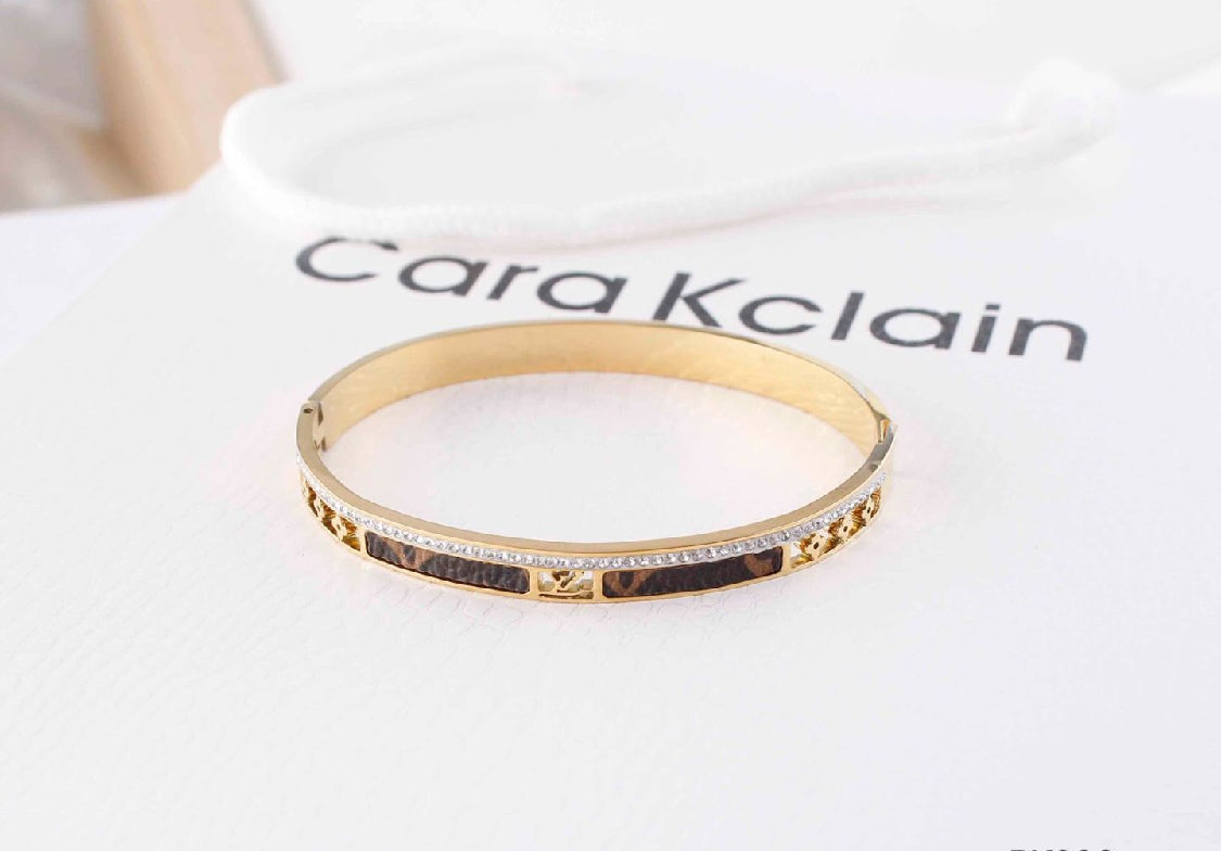 jewelvyn Gold Plated Studded With Zircoina Diamond With Gold Bracelate