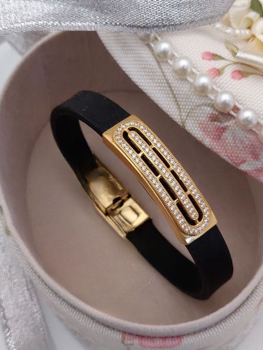 jewelvyn Gold Plated Studded With Zircoina Diamond With Gold Bracelate