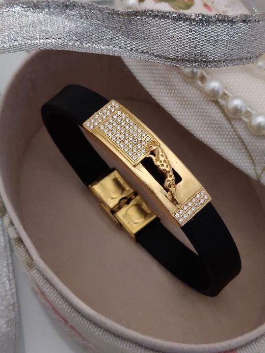 jewelvyn Gold Plated Studded With Zircoina Diamond With Gold Bracelate