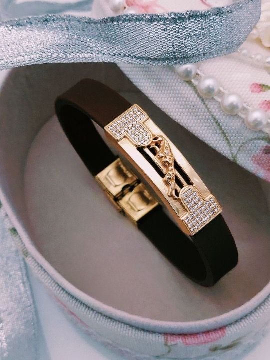 jewelvyn Gold Plated Studded With Zircoina Diamond With Gold Bracelate