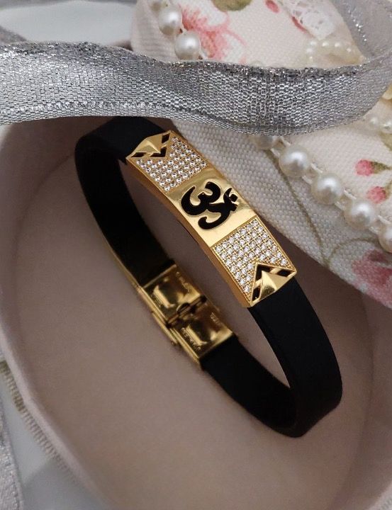 jewelvyn Gold Plated Studded With Zircoina Diamond With Gold Bracelate