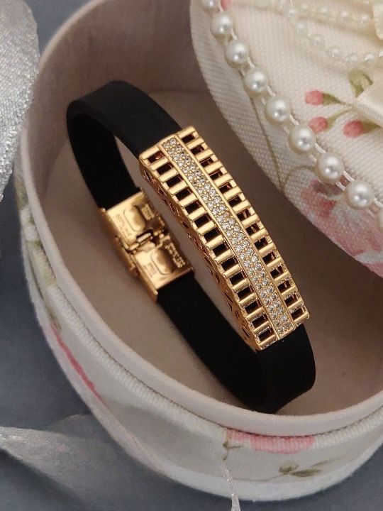 jewelvyn Gold Plated Studded With Zircoina Diamond With Gold Bracelate