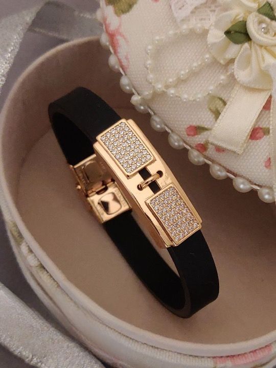 jewelvyn Gold Plated Studded With Zircoina Diamond With Gold Bracelate