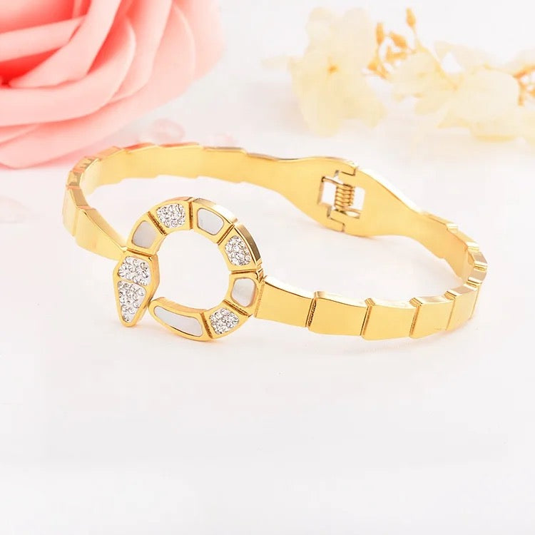 jewelvyn Gold Plated Studded With Zircoina Diamond With Gold Bracelate