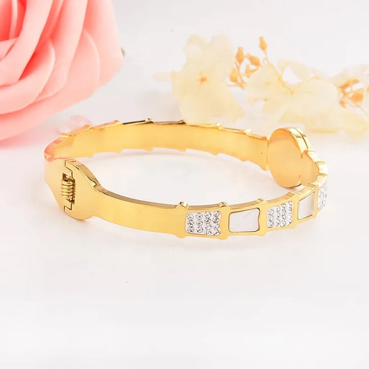 jewelvyn Gold Plated Studded With Zircoina Diamond With Gold Bracelate