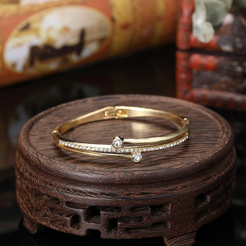 jewelvyn  Gold Plated Studded With Zircoina Diamond With Gold Bracelate