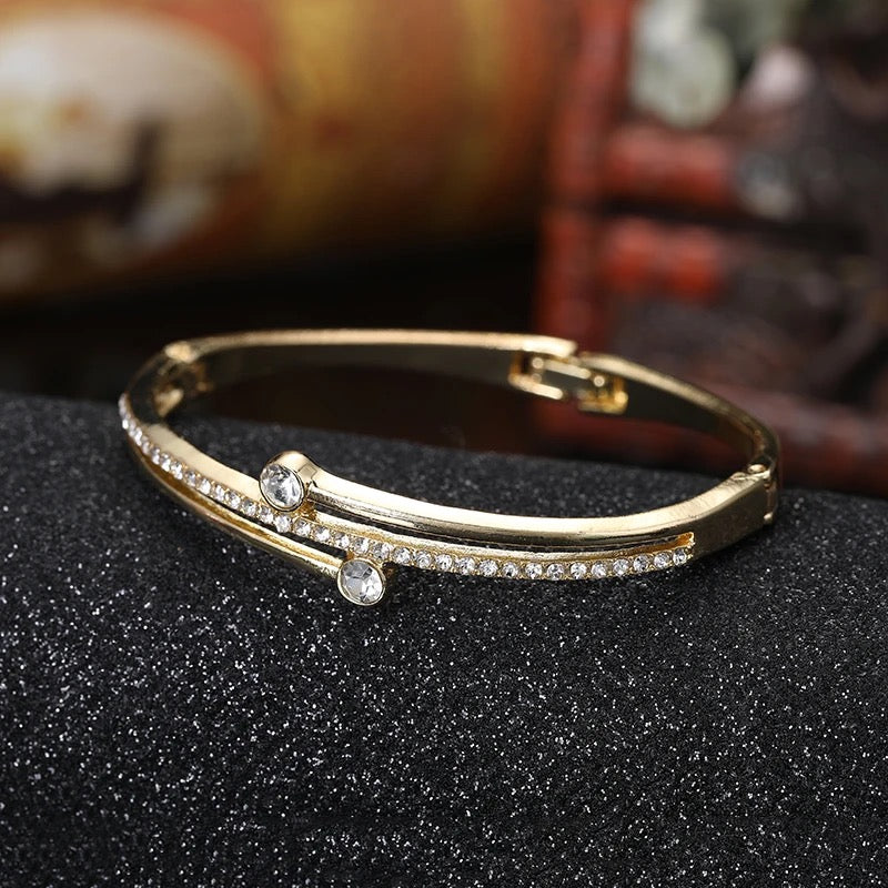 jewelvyn  Gold Plated Studded With Zircoina Diamond With Gold Bracelate
