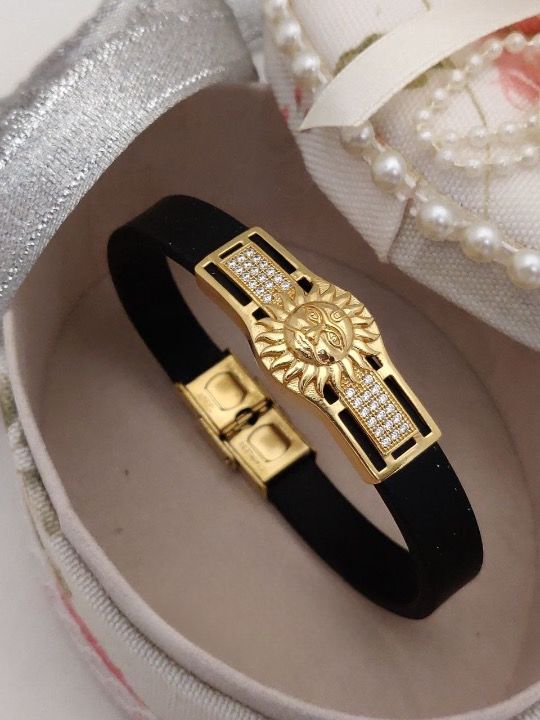 jewelvyn  Gold Plated Studded With Zircoina Diamond With Gold Bracelate