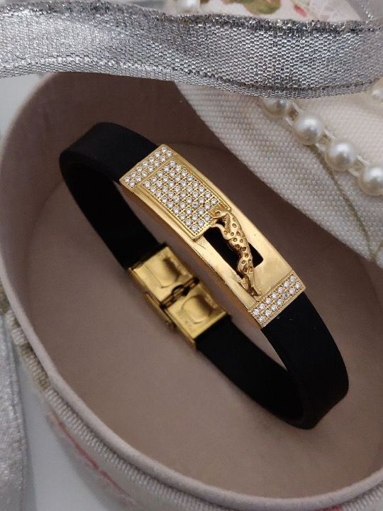 jewelvyn  Gold Plated Studded With Zircoina Diamond With Gold Bracelate