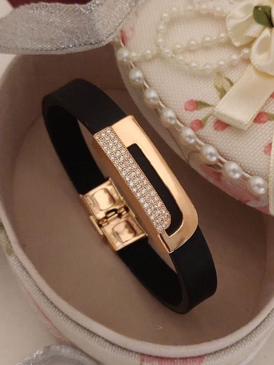 jewelvyn  Gold Plated Studded With Zircoina Diamond With Gold Bracelate