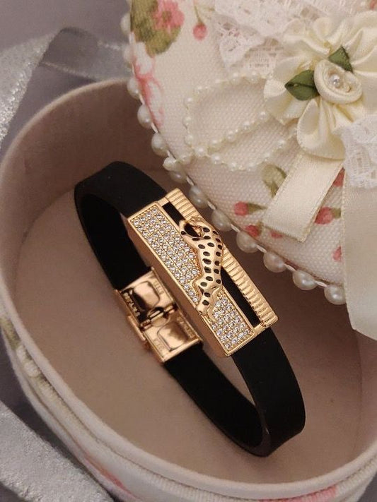 jewelvyn  Gold Plated Studded With Zircoina Diamond With Gold Bracelate